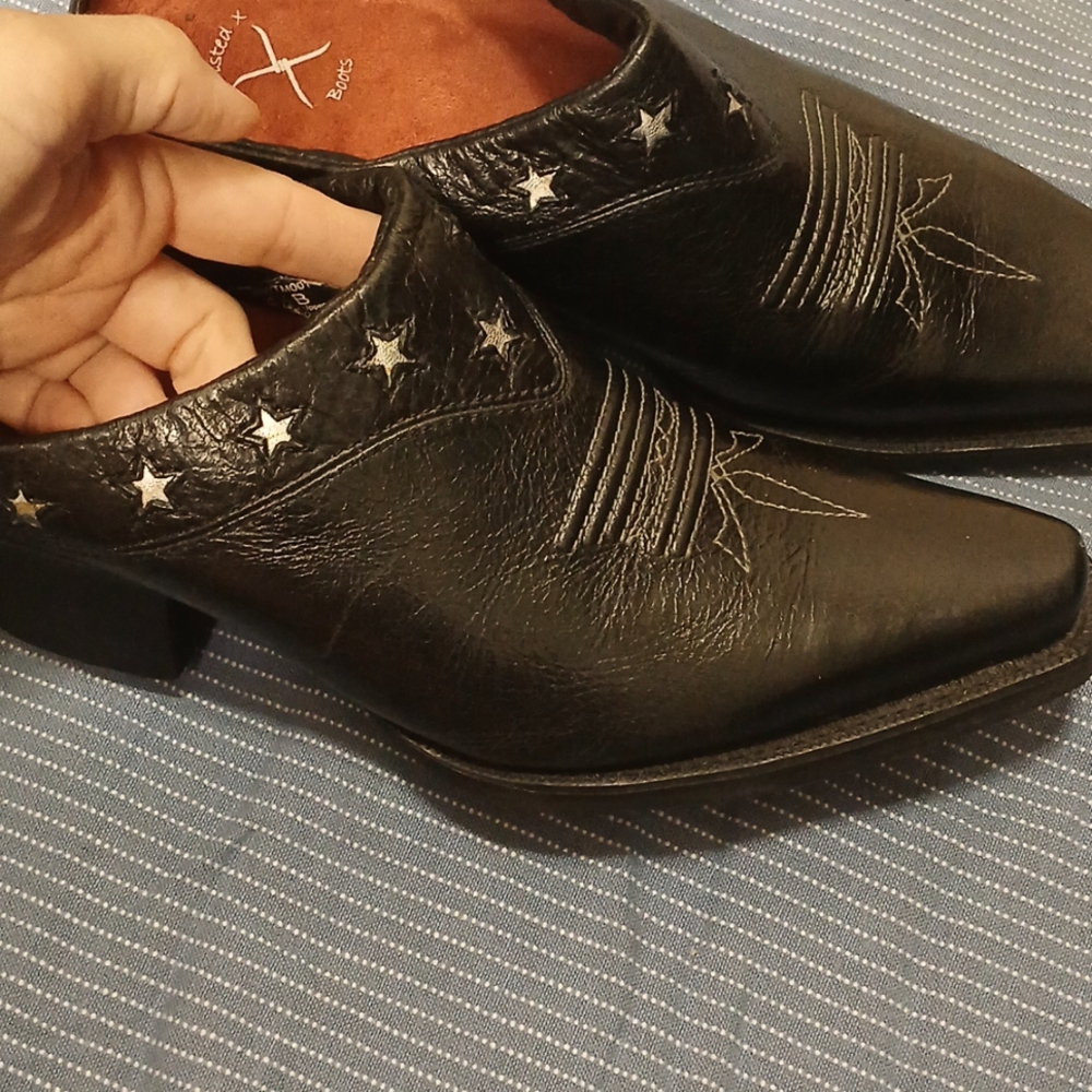 Like new TWISTED X BOOTS LEATHER UPPER SZ 6 MENS